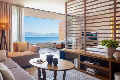 Suite Junior con vistas al mar Jónico del hotel Angsana Corfu Resort and Spa