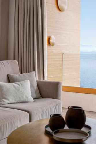 Suite Esquinera con vistas al mar Jónico del hotel Angsana Corfu Resort and Spa