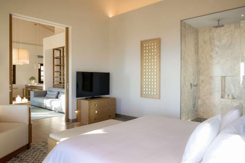 Villa de 1 dormitorio con piscina y vistas al mar Jónico del hotel Angsana Corfu Resort and Spa. Foto 5