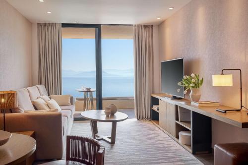 Suite de 1 dormitorio con vistas al mar Jónico del hotel Angsana Corfu Resort and Spa. Foto 3