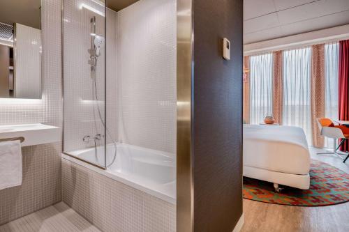 Habitación Doble nhow - 1 o 2 camas del hotel Nhow Amsterdam RAI. Foto 3