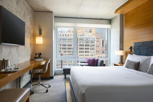 Habitación Estándar adaptada para personas con movilidad reducida con bañera adaptada - 1 cama extragrande del hotel Renaissance New York Midtown