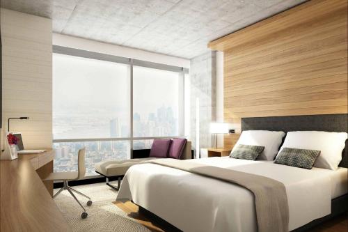 Habitación Estándar adaptada para personas con movilidad reducida con bañera adaptada - 1 cama extragrande del hotel Renaissance New York Midtown. Foto 1