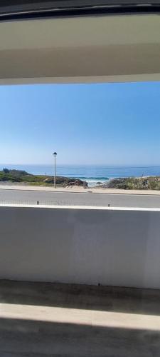 Habitación Doble con vistas al mar - 2 camas del hotel Porto Covo Praia Hotel and SPA. Foto 1