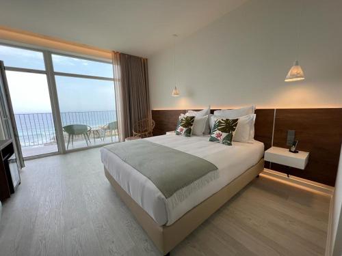 Habitación Doble con vistas al mar - Planta alta del hotel Porto Covo Praia Hotel and SPA. Foto 1