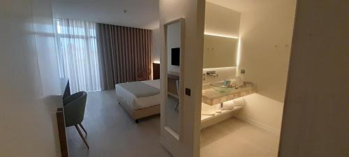 Habitación Doble Estándar del hotel Porto Covo Praia Hotel and SPA. Foto 2
