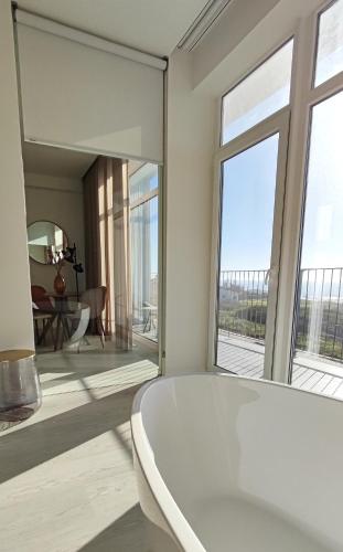 Suite Master con vistas al mar del hotel Porto Covo Praia Hotel and SPA. Foto 7