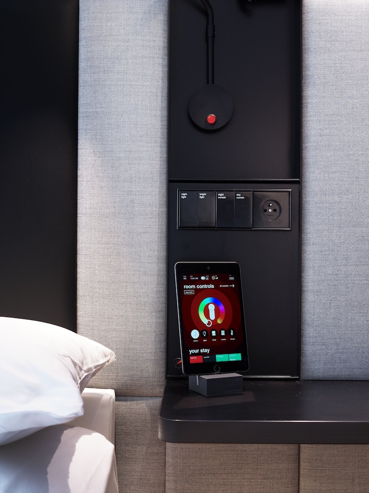 Habitación, 1 cama doble del hotel Citizenm Paris Champs-Élysées. Foto 2