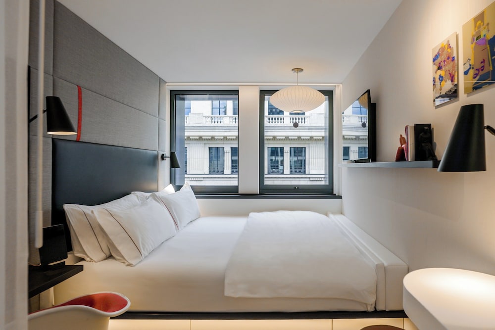 Habitación, 1 cama doble del hotel Citizenm Paris Champs-Élysées. Foto 5