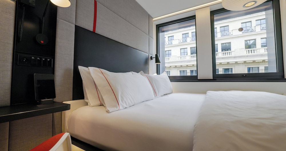 Habitación, 1 cama de matrimonio grande (High Floor) del hotel Citizenm Paris Champs-Élysées. Foto 4