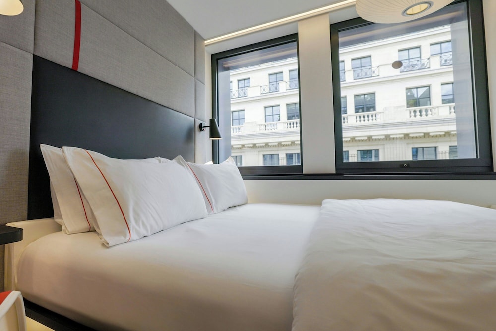 Habitación, 1 cama de matrimonio grande (High Floor) del hotel Citizenm Paris Champs-Élysées. Foto 8