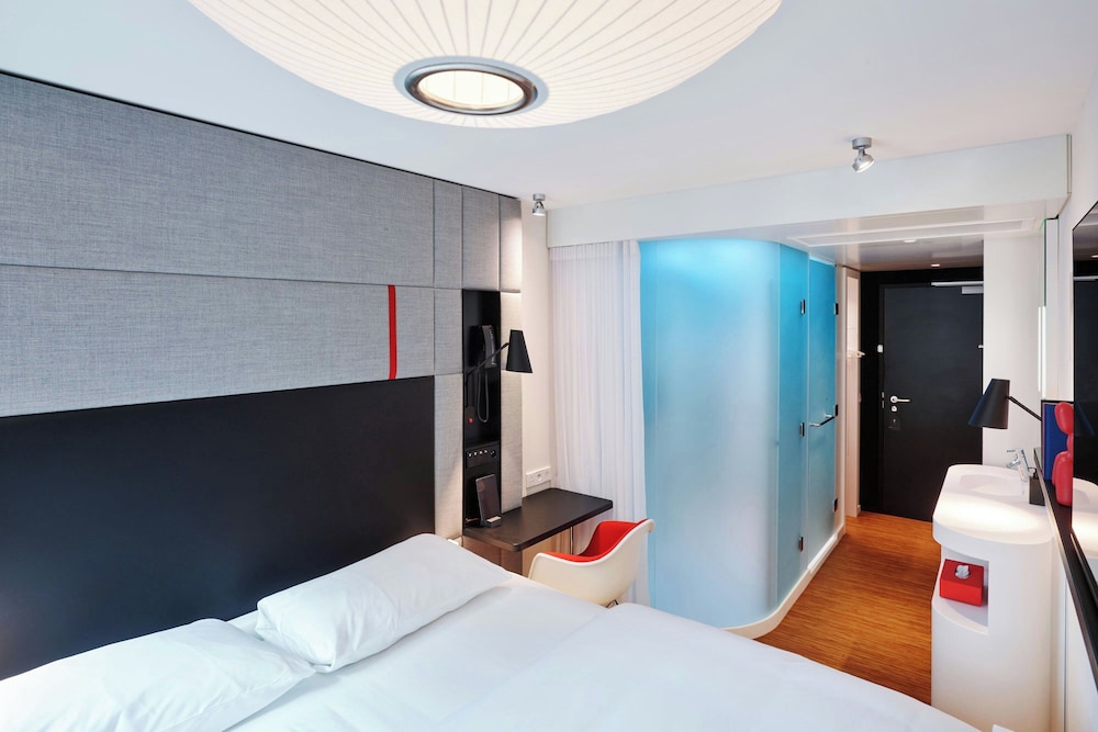Habitación, 1 cama de matrimonio grande (High Floor) del hotel Citizenm Paris Champs-Élysées. Foto 13