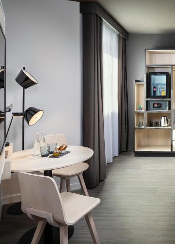 Habitación Innside - Adaptada para personas con movilidad reducida del hotel INNSiDE by Meliá Paris Charles de Gaulle Airport. Foto 3