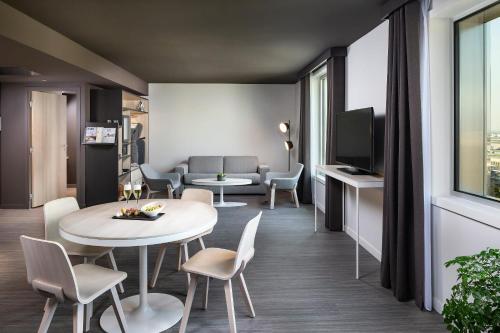 The Townhouse del hotel INNSiDE by Meliá Paris Charles de Gaulle Airport. Foto 1