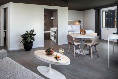 The Loft del hotel INNSiDE by Meliá Paris Charles de Gaulle Airport. Foto 1