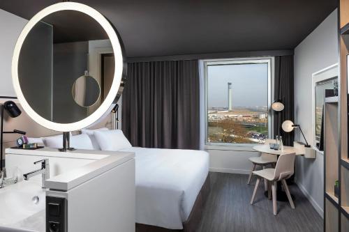 Habitación The INNSiDE con vistas al perfil urbano del hotel INNSiDE by Meliá Paris Charles de Gaulle Airport