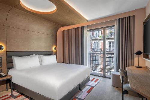 Premium Eiffel Moment Room del hotel Canopy by Hilton Paris Eiffel Tower. Foto 2