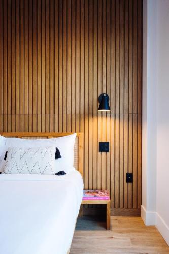Habitación con cama extragrande - Adaptada para personas de movilidad reducida del hotel The Rockaway. Foto 1