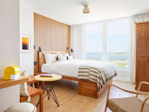 Habitación Deluxe con cama extragrande del hotel The Rockaway