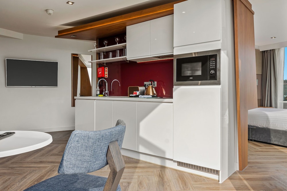 Dezign Suite del hotel Roomzzz London Stratford. Foto 3