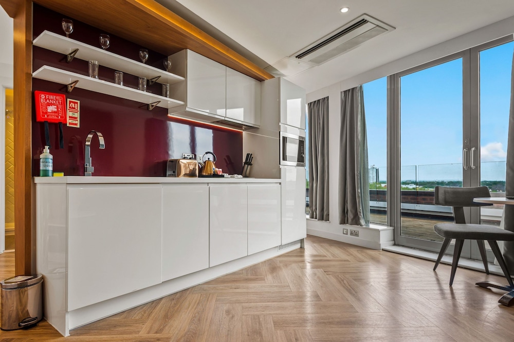 Dezign Suite del hotel Roomzzz London Stratford. Foto 4