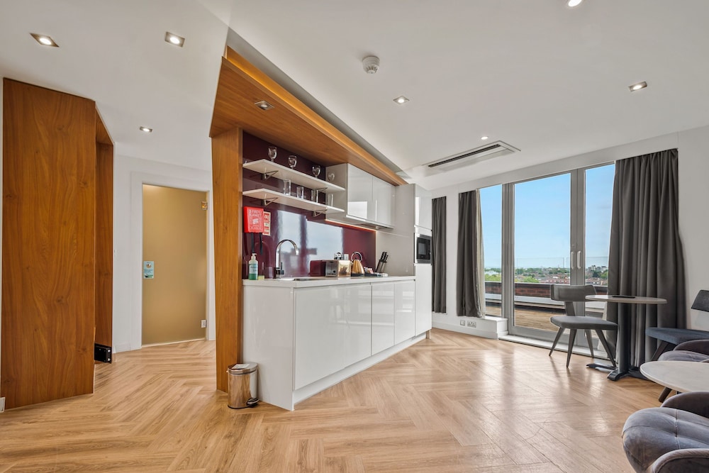 Dezign Suite del hotel Roomzzz London Stratford. Foto 5
