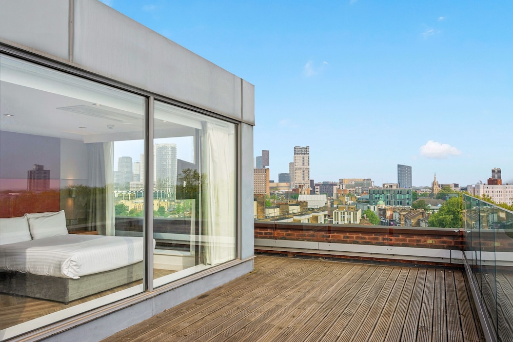 Dezign Suite del hotel Roomzzz London Stratford. Foto 6