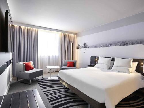 Habitación Doble Clásica del hotel Novotel Paris Coeur d'Orly Airport. Foto 1