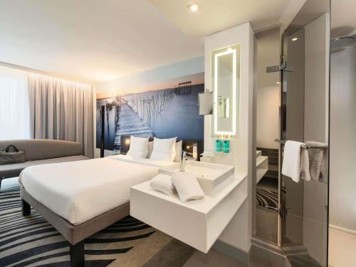 Habitación Doble Business del hotel Novotel Paris Coeur d'Orly Airport. Foto 1
