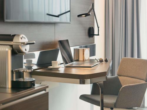 Habitación Doble Business del hotel Novotel Paris Coeur d'Orly Airport. Foto 4