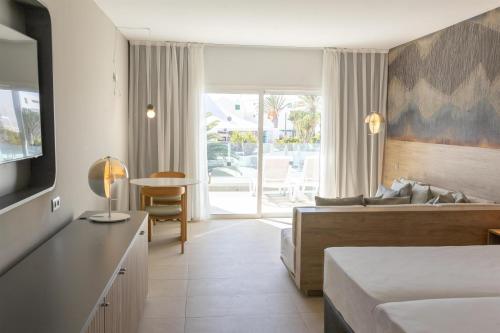 Suite Junior del hotel Radisson Blu Resort Lanzarote - Adults Only +16. Foto 2
