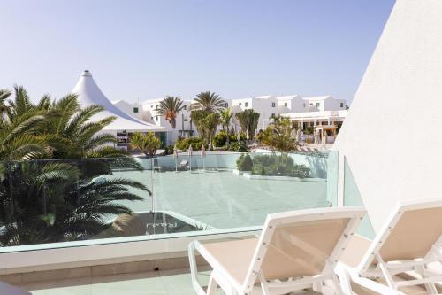 Suite Junior del hotel Radisson Blu Resort Lanzarote - Adults Only +16. Foto 8