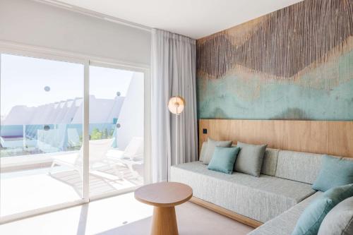 Suite Junior del hotel Radisson Blu Resort Lanzarote - Adults Only +16. Foto 13