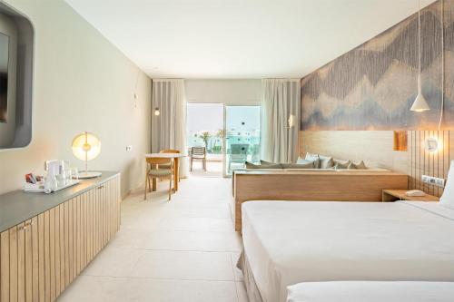 Suite Junior del hotel Radisson Blu Resort Lanzarote - Adults Only +16. Foto 15