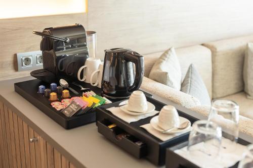 Suite Junior con vistas frontales al océano del hotel Radisson Blu Resort Lanzarote - Adults Only +16. Foto 7