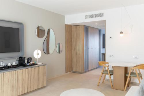 Suite del hotel Radisson Blu Resort Lanzarote - Adults Only +16. Foto 4