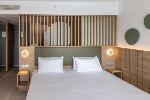 Suite Junior con vistas al mar del hotel Radisson Blu Resort Lanzarote - Adults Only +16. Foto 16