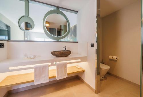 Suite Junior del hotel Radisson Blu Resort Lanzarote - Adults Only +16. Foto 17