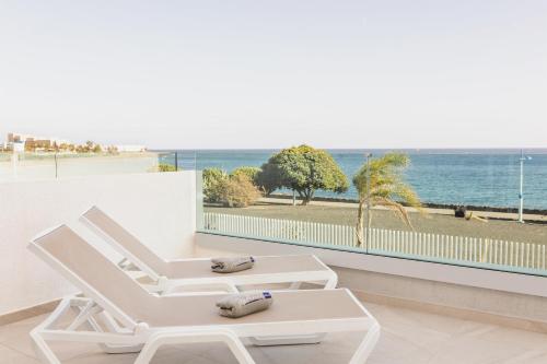 Suite con vista al mar frontal del hotel Radisson Blu Resort Lanzarote - Adults Only +16. Foto 20