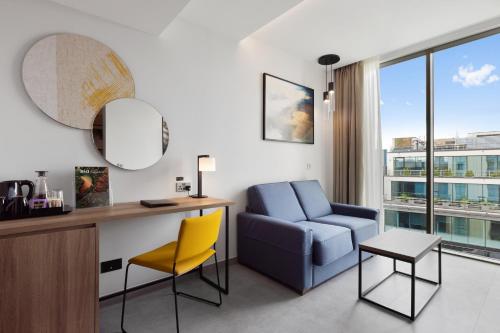 Suite Junior Familiar con cama extragrande del hotel Riu Plaza London Victoria