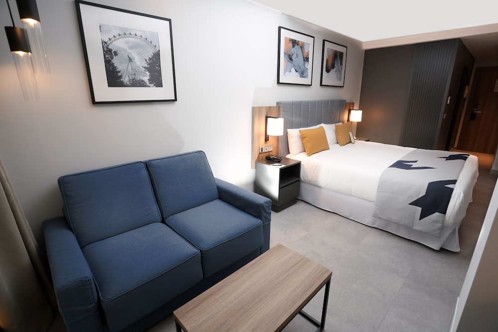 Habitación familiar, sin ventanas del hotel Riu Plaza London Victoria