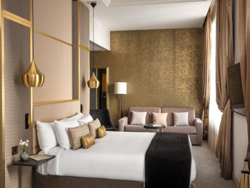 Suite Junior con cama grande del hotel Niepce Paris , Curio Collection By Hilton. Foto 5