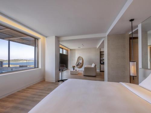 Suite Vista Mar Lujo Balcón o Terraza Premium piscina del hotel NIKO Seaside Resort Crete MGallery