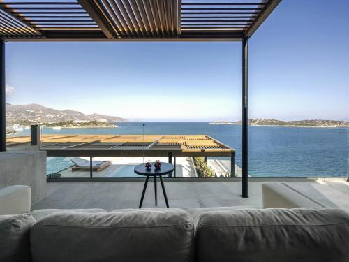 Suite Vista Mar Lujo Balcón o Terraza Premium piscina del hotel NIKO Seaside Resort Crete MGallery. Foto 2