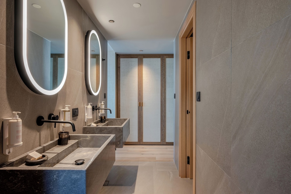 Suite Amazing Escape con Gran Piscina del hotel NIKO Seaside Resort Crete MGallery. Foto 9