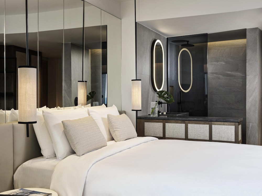 Habitación Deluxe Superior con Vistas Frontales al Mar y Balcón del hotel NIKO Seaside Resort Crete MGallery. Foto 4