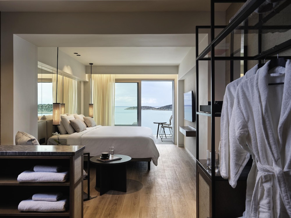 Habitación Deluxe con Espectaculares Vistas al Mar y Piscina de Inmersión del hotel NIKO Seaside Resort Crete MGallery. Foto 6