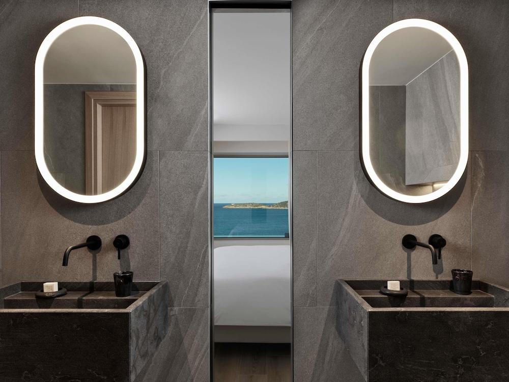 Suite con Espectaculares Vistas al Mar y Piscina de Inmersión del hotel NIKO Seaside Resort Crete MGallery. Foto 4
