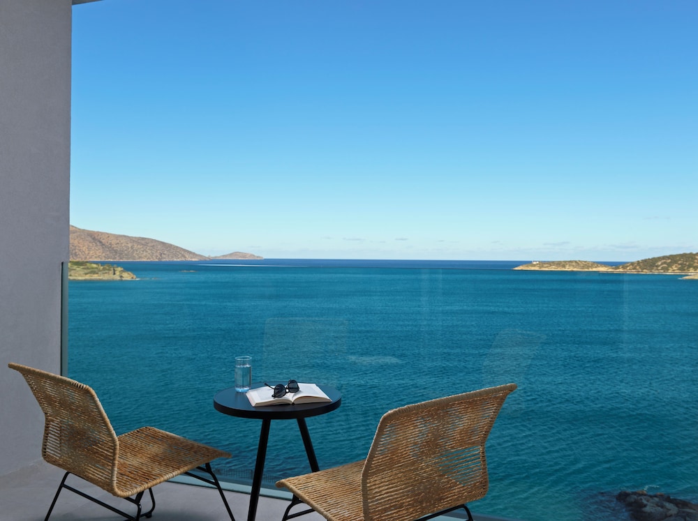 Suite con Espectaculares Vistas al Mar y Piscina de Inmersión del hotel NIKO Seaside Resort Crete MGallery. Foto 8