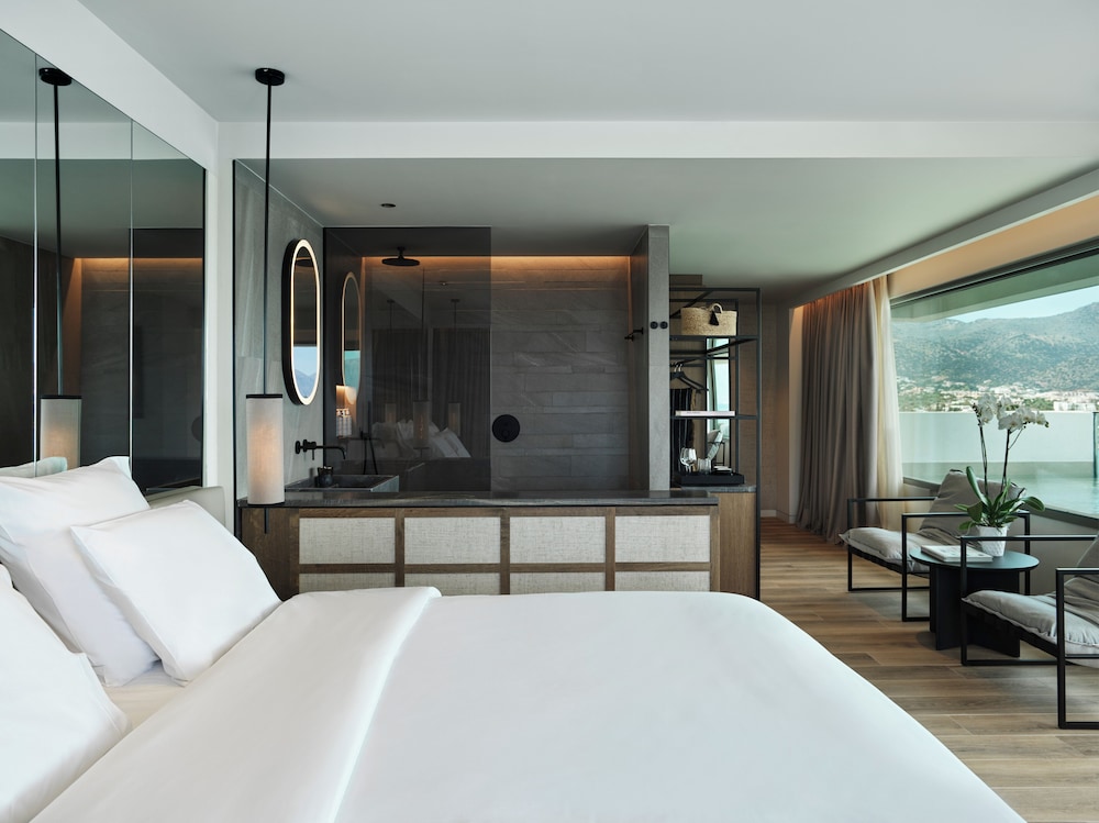 Suite Premier con Vistas al Mar y Piscina Privada del hotel NIKO Seaside Resort Crete MGallery. Foto 2
